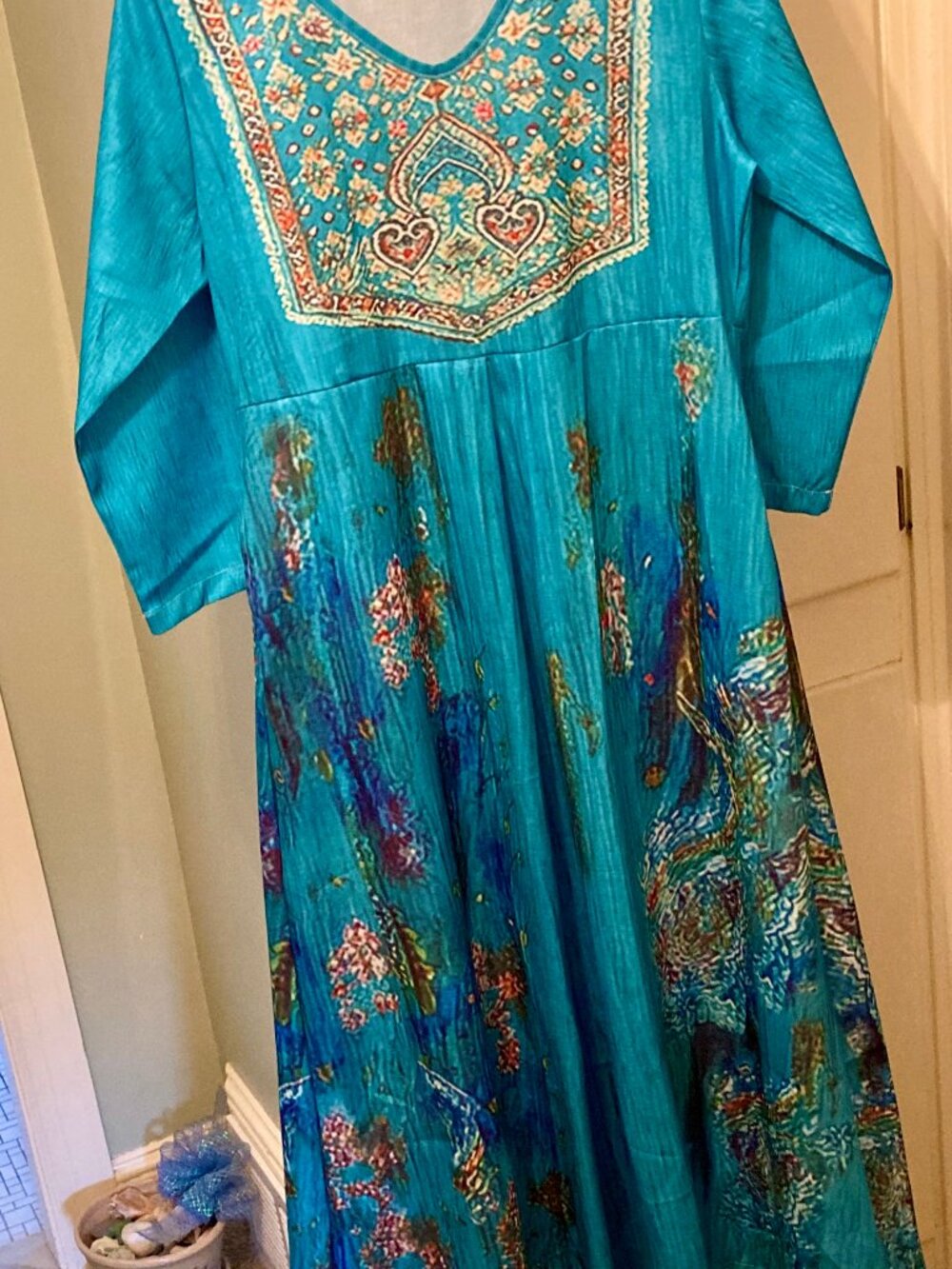 "MOO-MOO" DRESS WITH GREAT COLORS, POCKETS AND SIZE MEDIUM